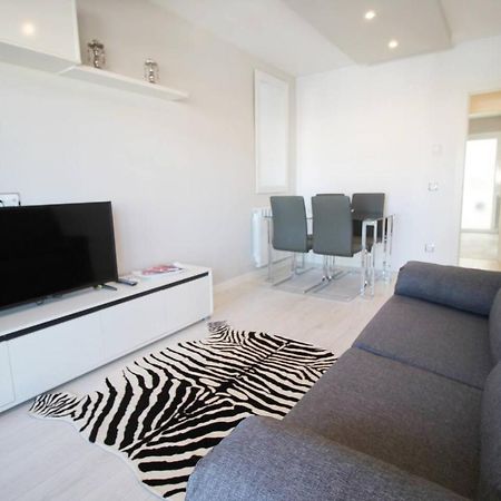 Family Deluxe Apartment Beach Castelldefels Exterior photo